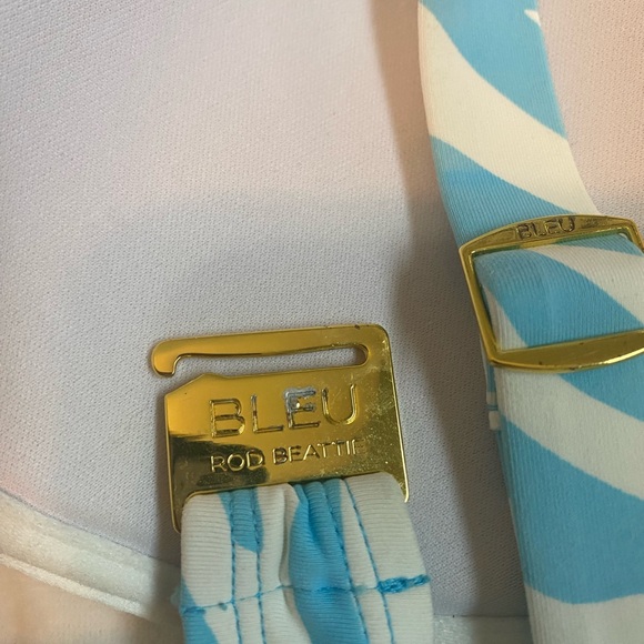 Swim top with padding - Picture 3 of 4